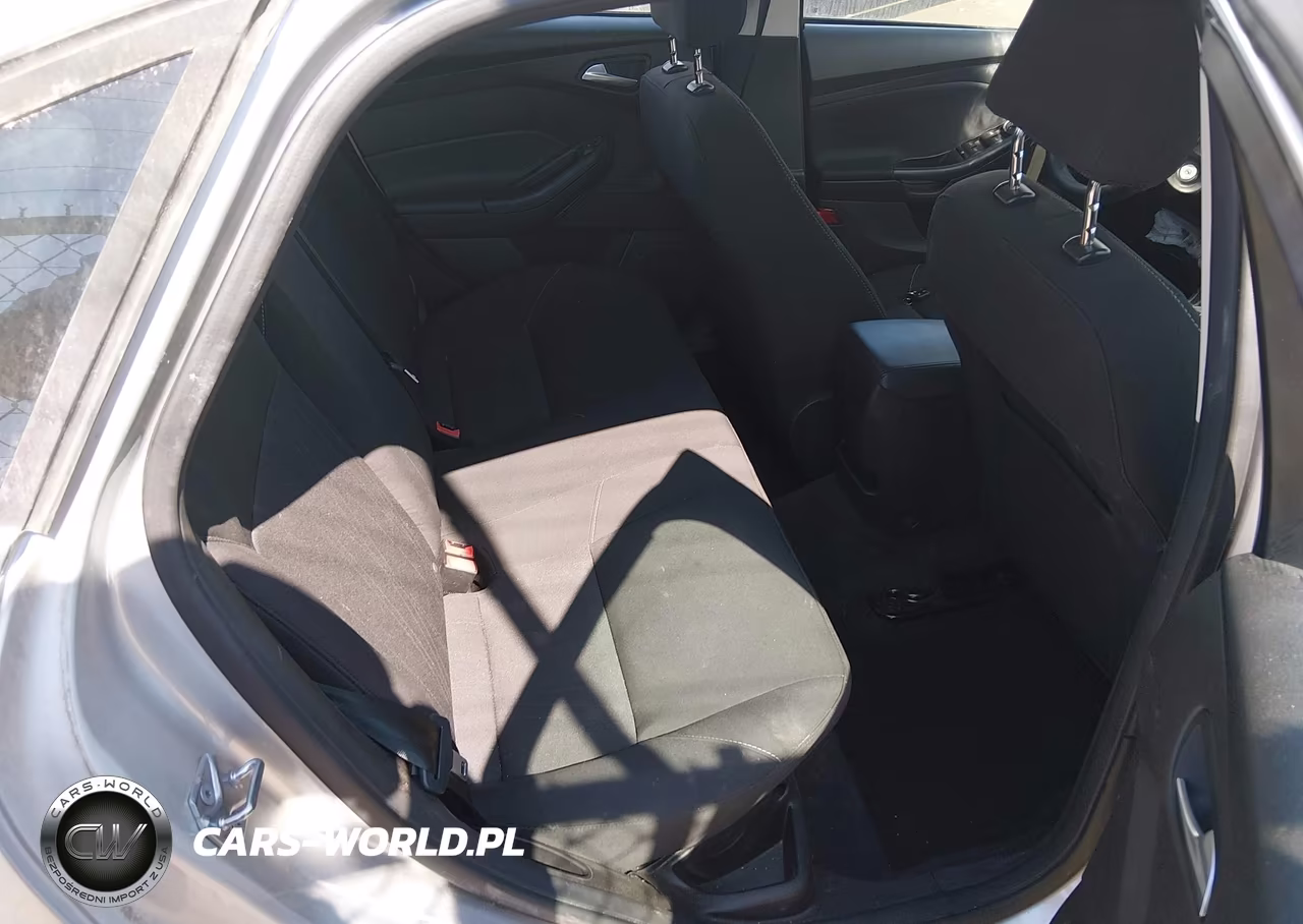 2016 Ford Focus Se VIN:1FADP3F22GL365575 - 8