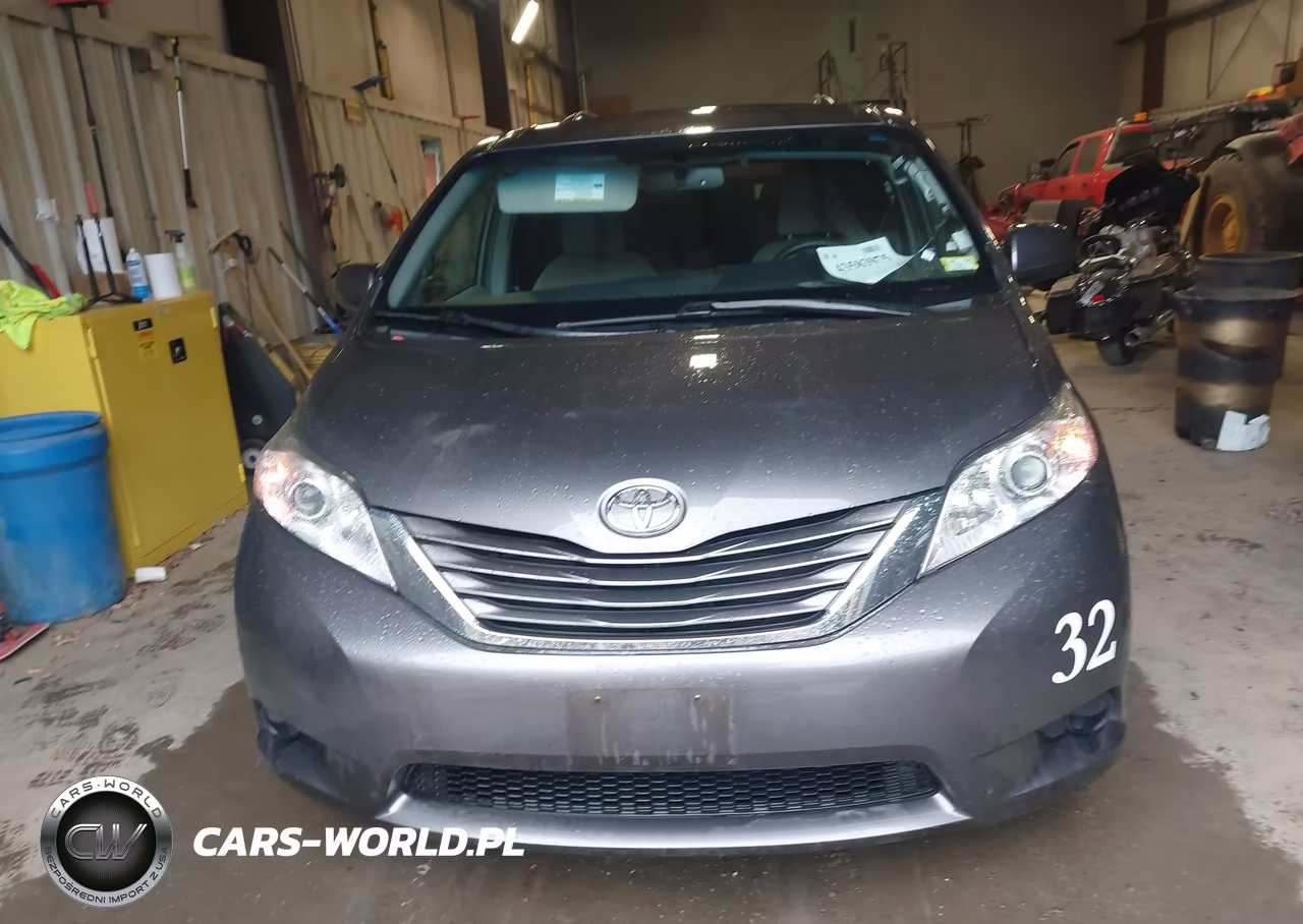 2017 Toyota Sienna Le 7 Passenger VIN:5TDJZ3DC0HS164597 - 12