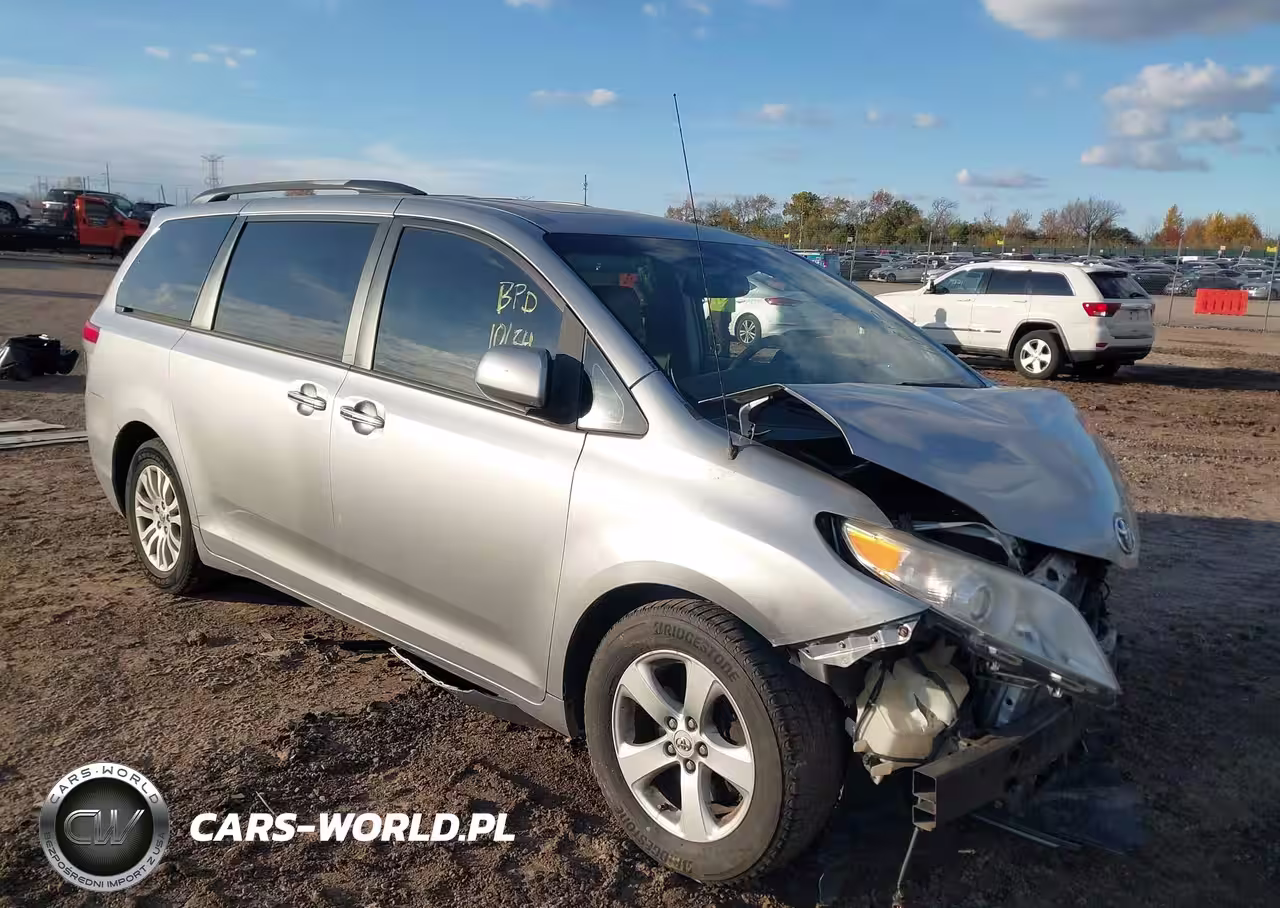 2013 Toyota Sienna Xle V6 8 Passenger
