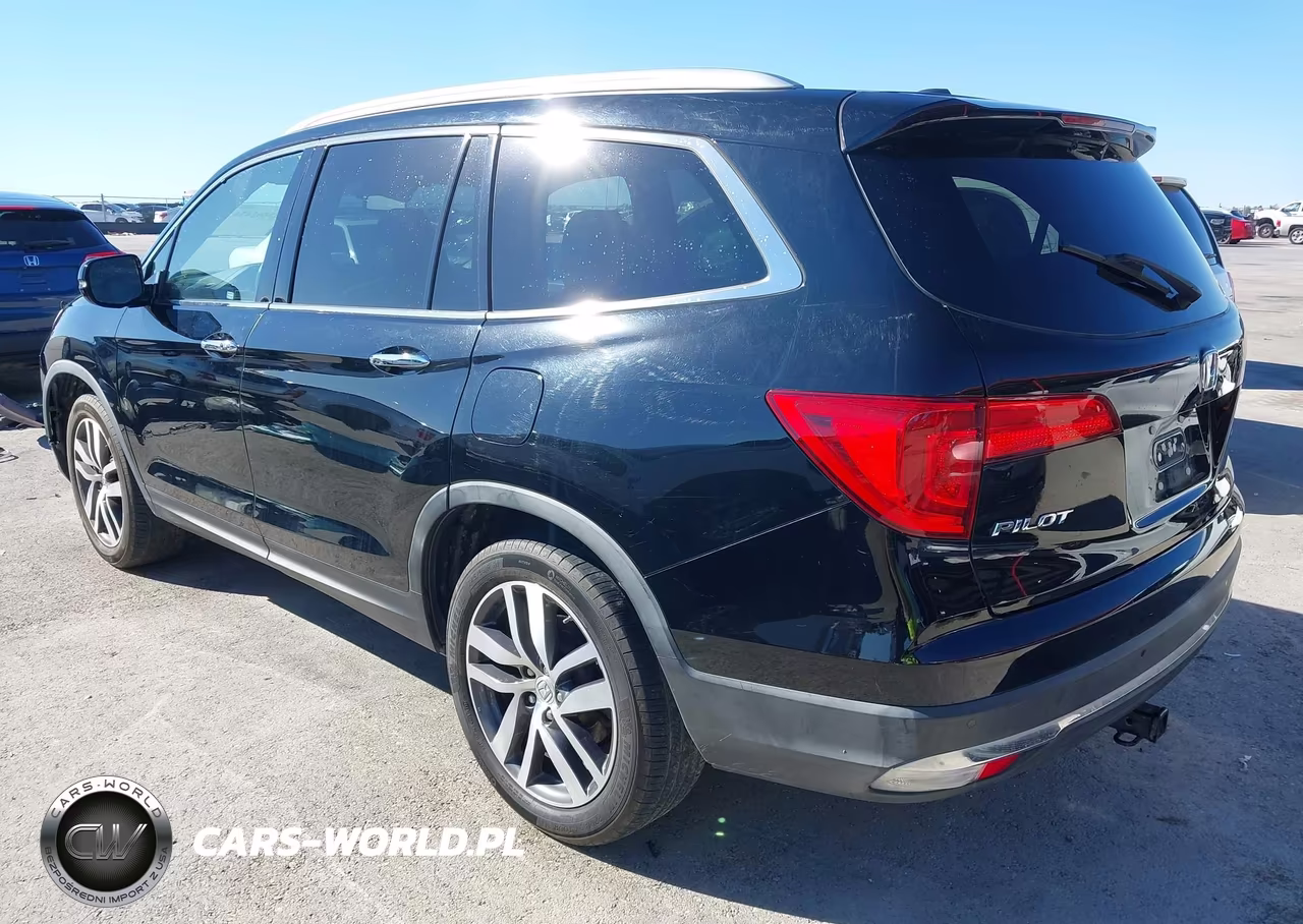2017 Honda Pilot Touring VIN:5FNYF6H98HB065053 - 3