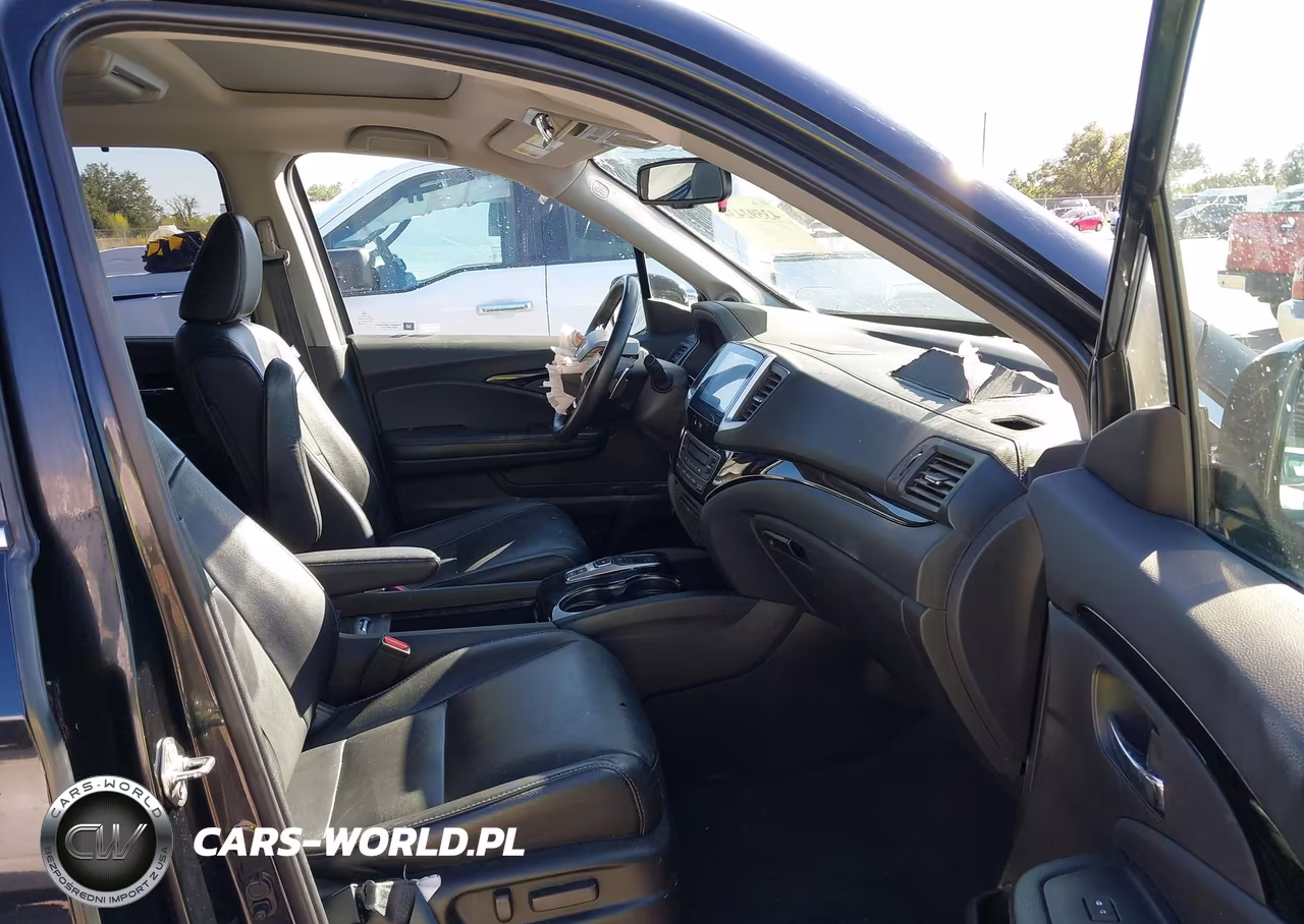 2017 Honda Pilot Touring VIN:5FNYF6H98HB065053 - 5