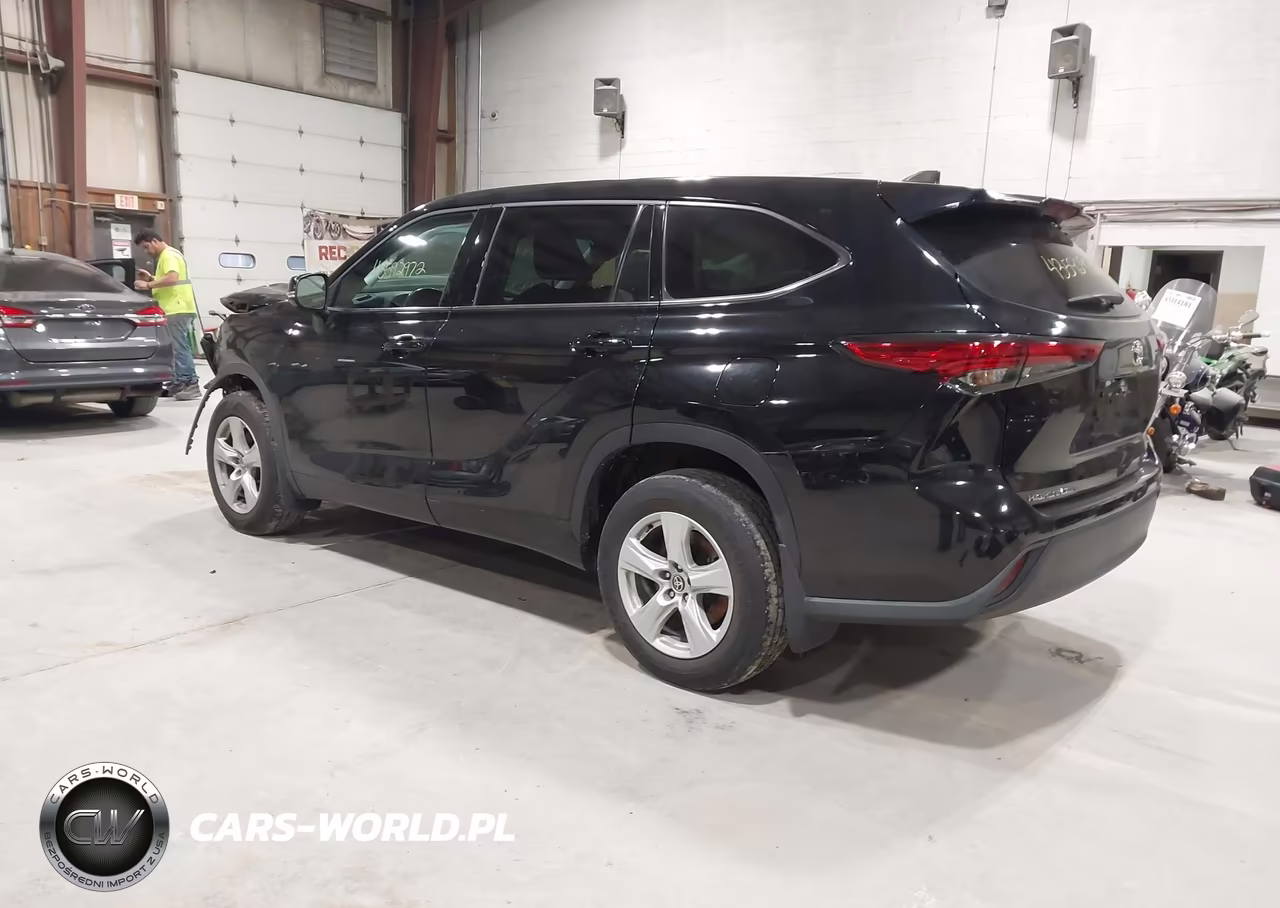 2022 Toyota Highlander Le VIN:5TDBZRBH9NS220134 - 3