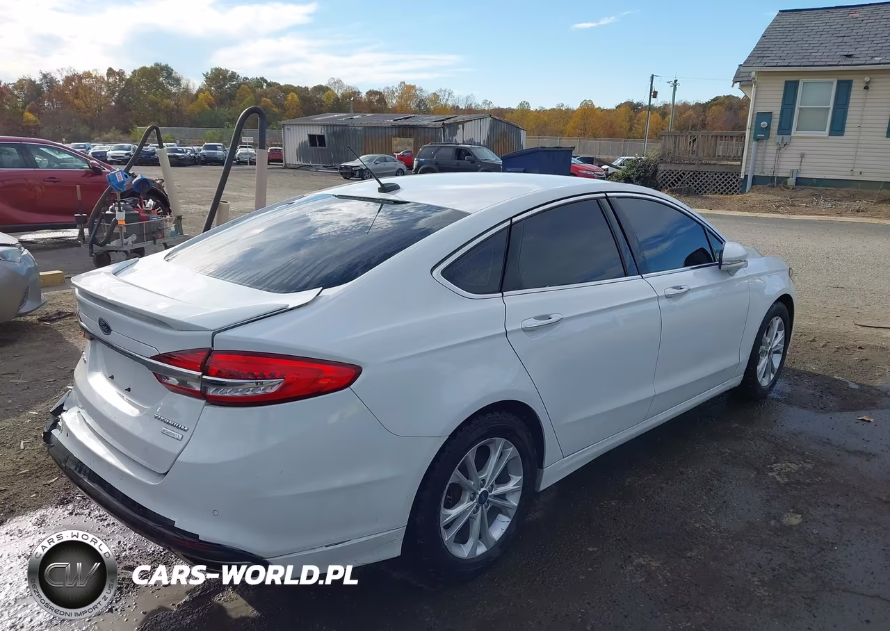 2017 Ford Fusion Titanium VIN:3FA6P0K95HR116071 - 4