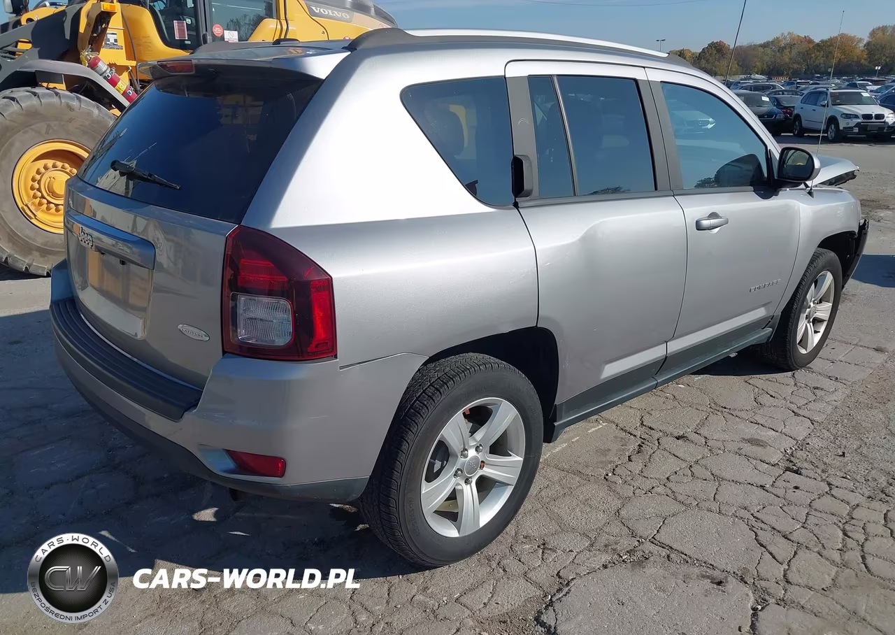 2016 Jeep Compass Latitude VIN:1C4NJCEAXGD536186 - 4