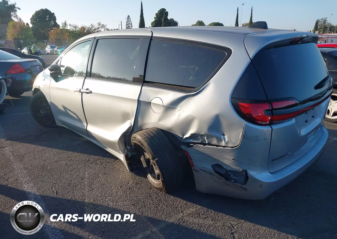 2023 Chrysler Pacifica Hybrid Limited VIN:2C4RC1S77PR609309 - 3