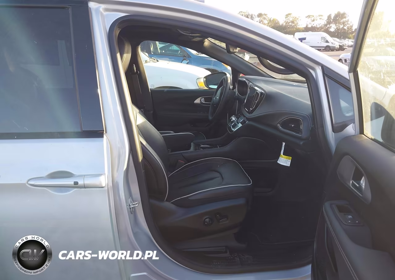 2023 Chrysler Pacifica Hybrid Limited VIN:2C4RC1S77PR609309 - 5