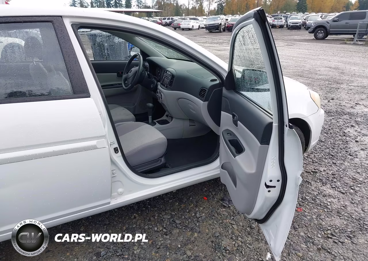 2008 Hyundai Accent Gls VIN:KMHCN46CX8U271073 - 5