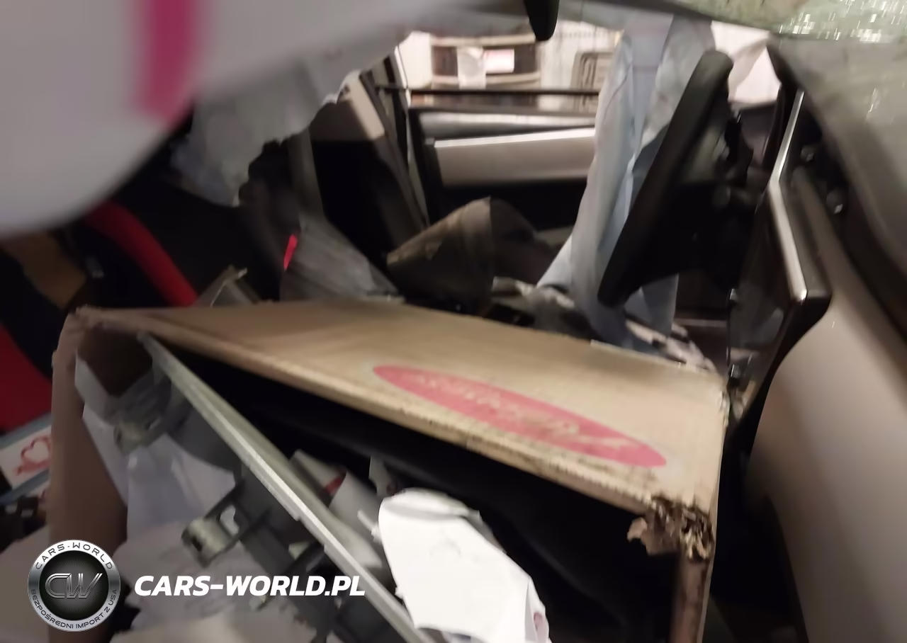 2018 Toyota Corolla Le VIN:2T1BURHE9JC123756 - 5
