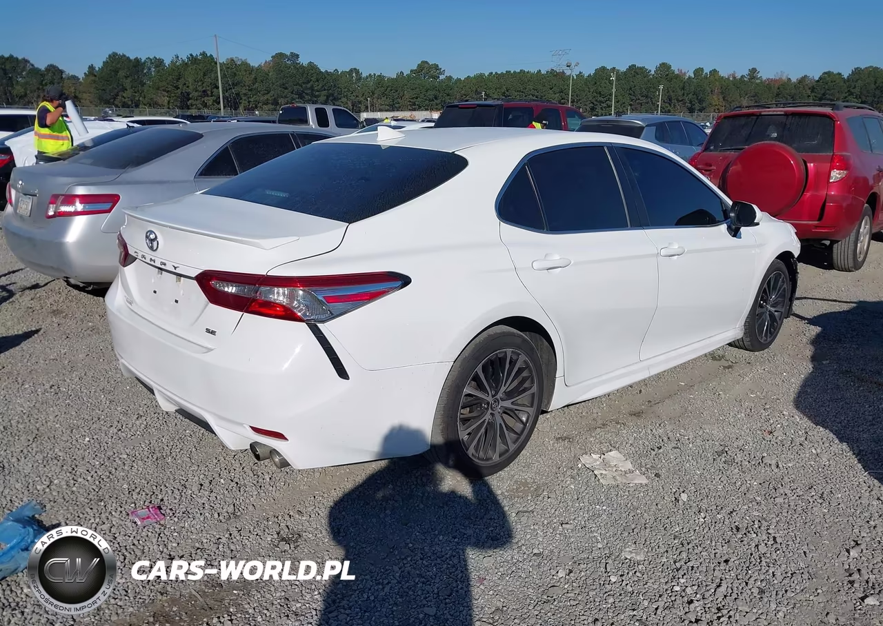 2020 Toyota Camry Se VIN:4T1G11AK4LU870084 - 4