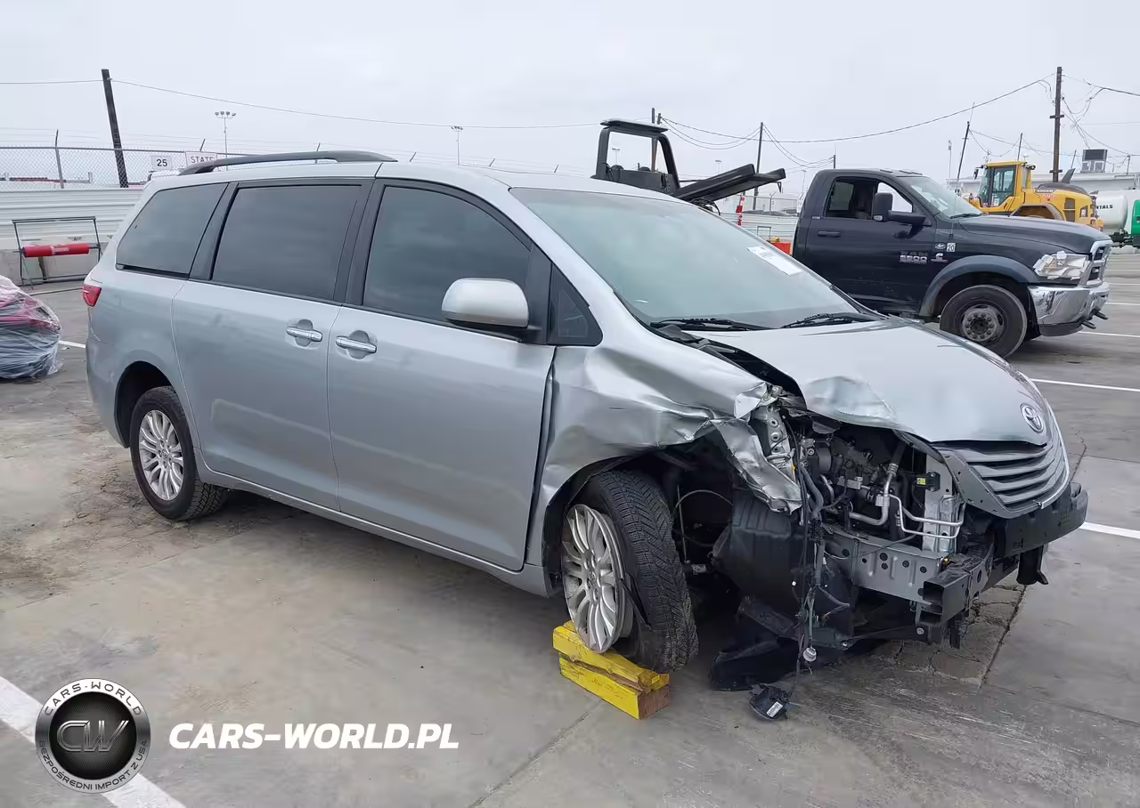 2016 Toyota Sienna Xle 8 Passenger