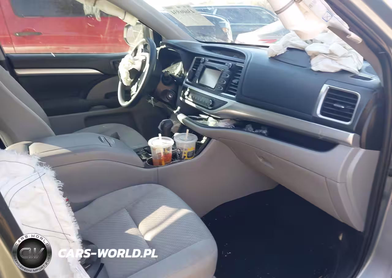 2019 Toyota Highlander Le VIN:5TDZARFH4KS043259 - 5