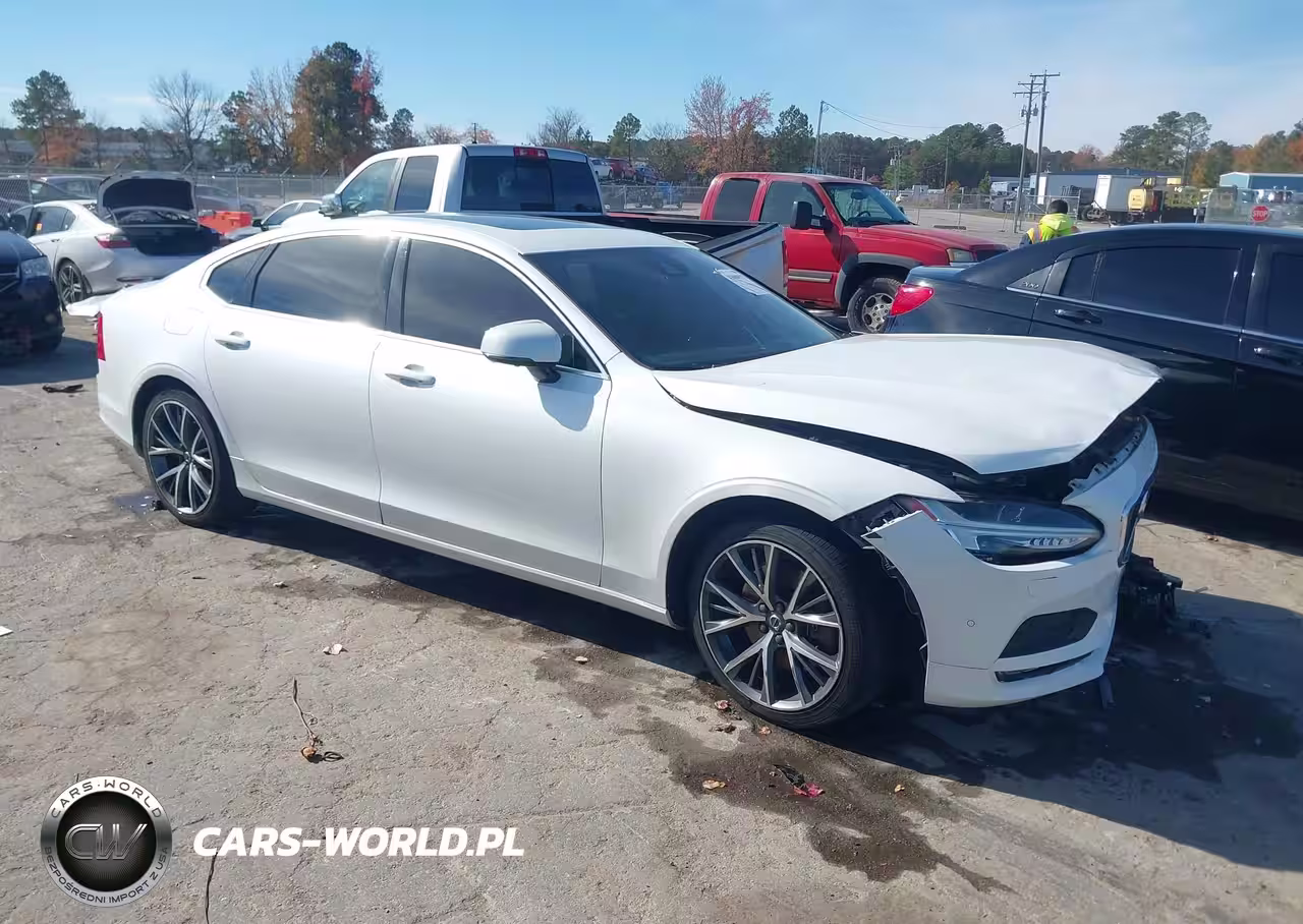 2018 Volvo S90 T6 Momentum