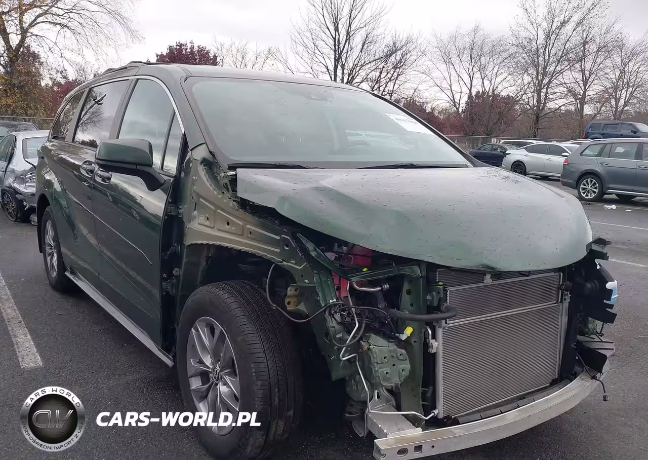 2023 Toyota Sienna Le