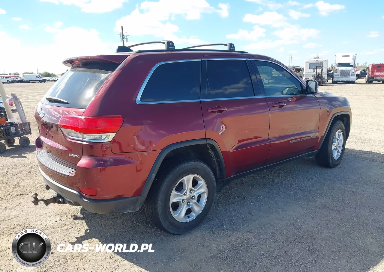 2017 Jeep Grand Cherokee Laredo 4X4 VIN:1C4RJFAG2HC964452 - 4