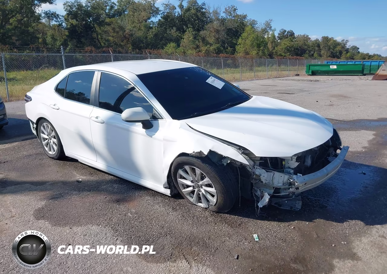 2018 Toyota Camry Le – zdjęcie 1 z 16