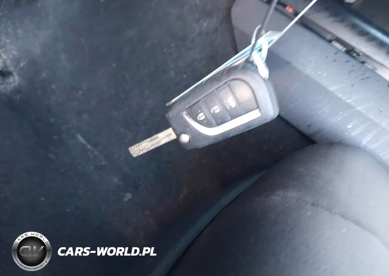 2018 Toyota Camry Le VIN:4T1B11HK6JU627924 - 11