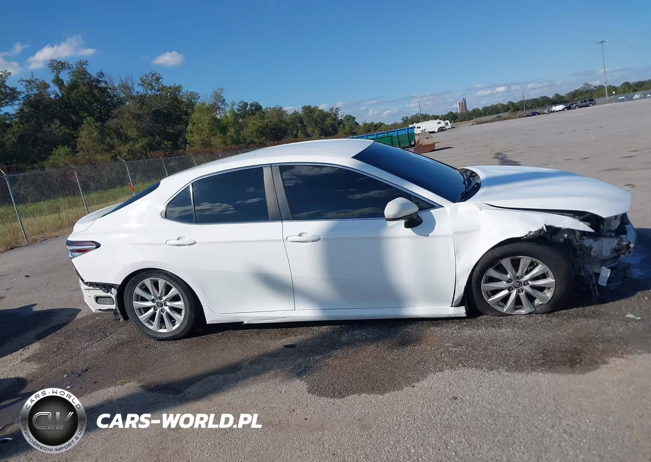 2018 Toyota Camry Le VIN:4T1B11HK6JU627924 - 13