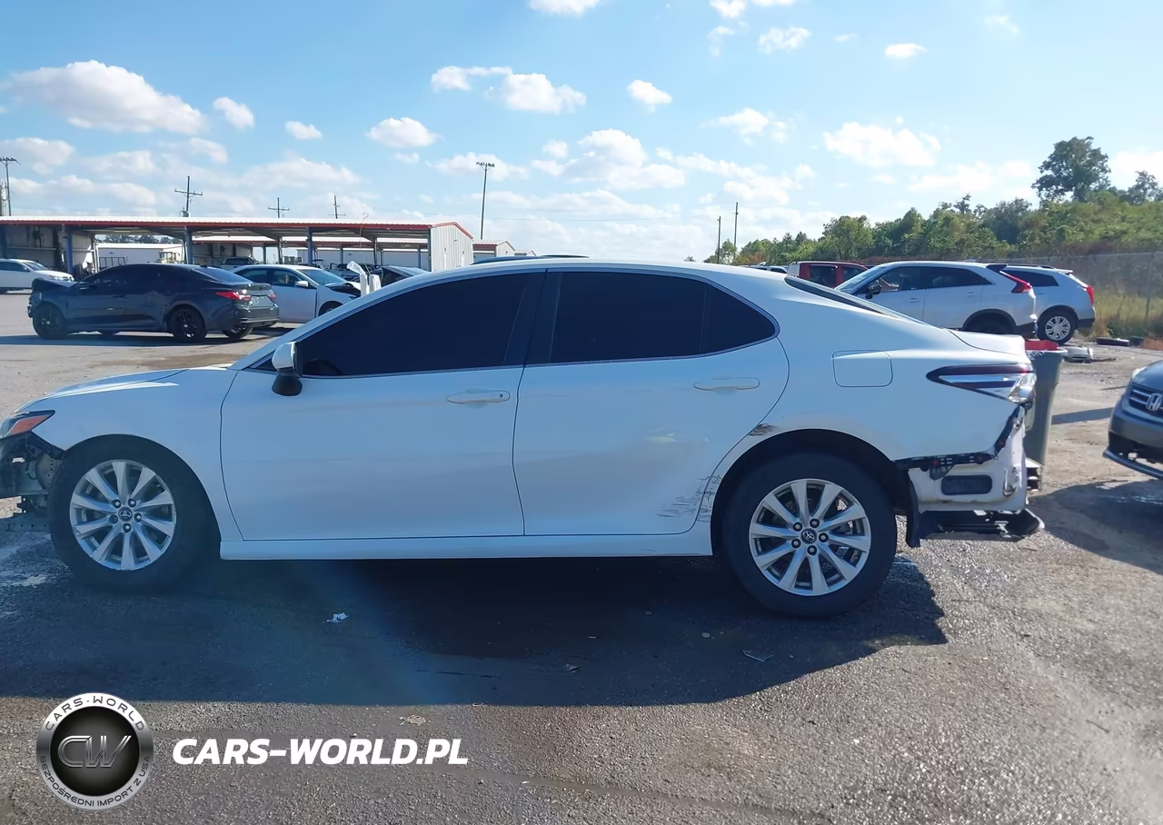 2018 Toyota Camry Le VIN:4T1B11HK6JU627924 - 14