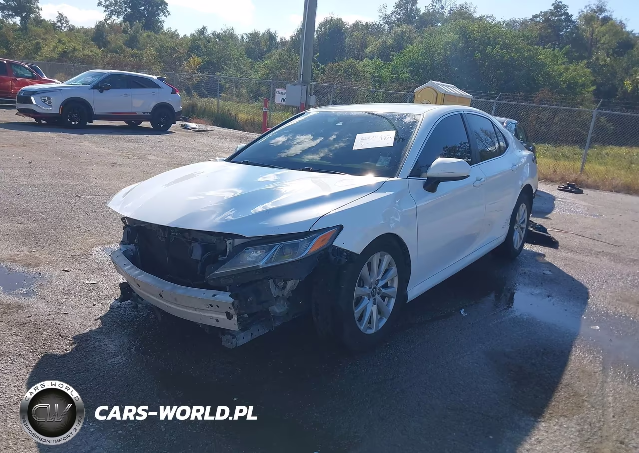 2018 Toyota Camry Le VIN:4T1B11HK6JU627924 - 2