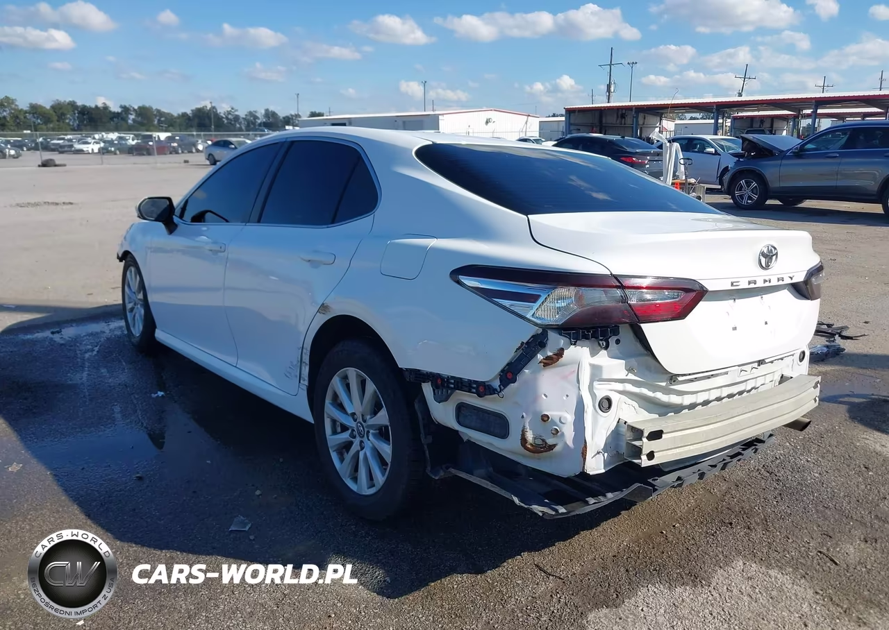 2018 Toyota Camry Le VIN:4T1B11HK6JU627924 - 3