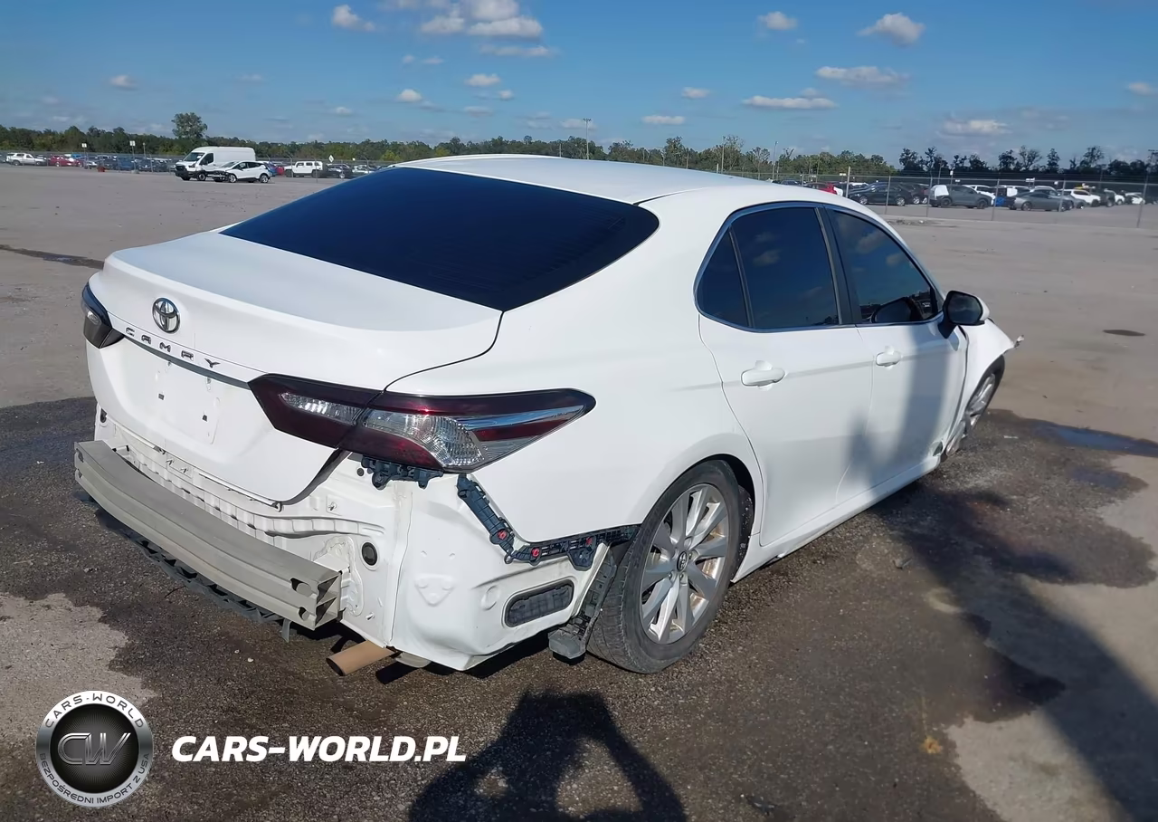 2018 Toyota Camry Le VIN:4T1B11HK6JU627924 - 4