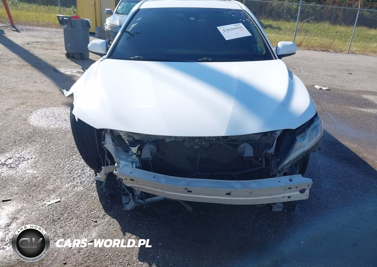 2018 Toyota Camry Le VIN:4T1B11HK6JU627924 - 6