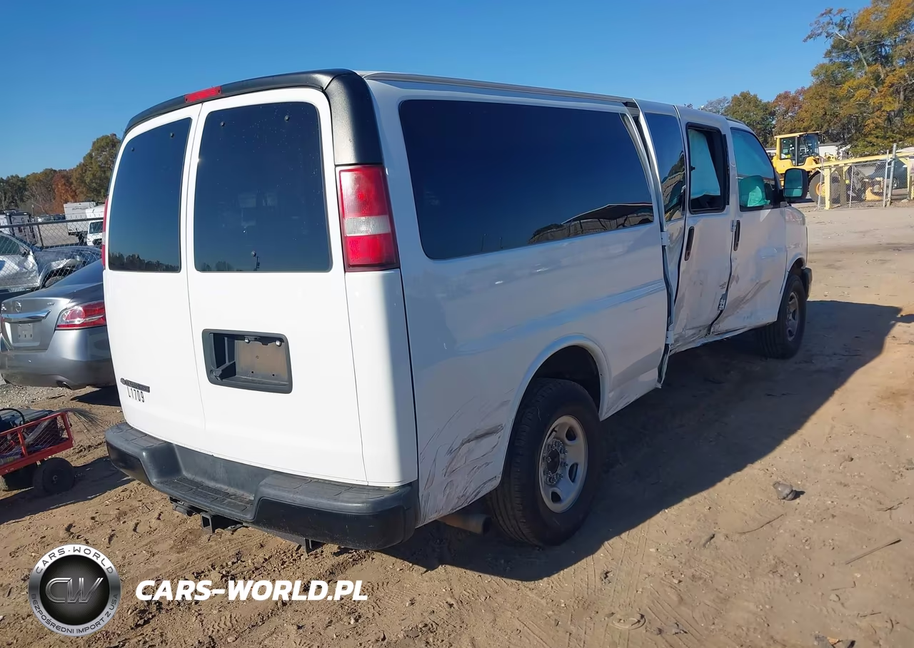 2017 Chevrolet Express 3500 Ls VIN:1GAZGNFG9H1183661 - 4