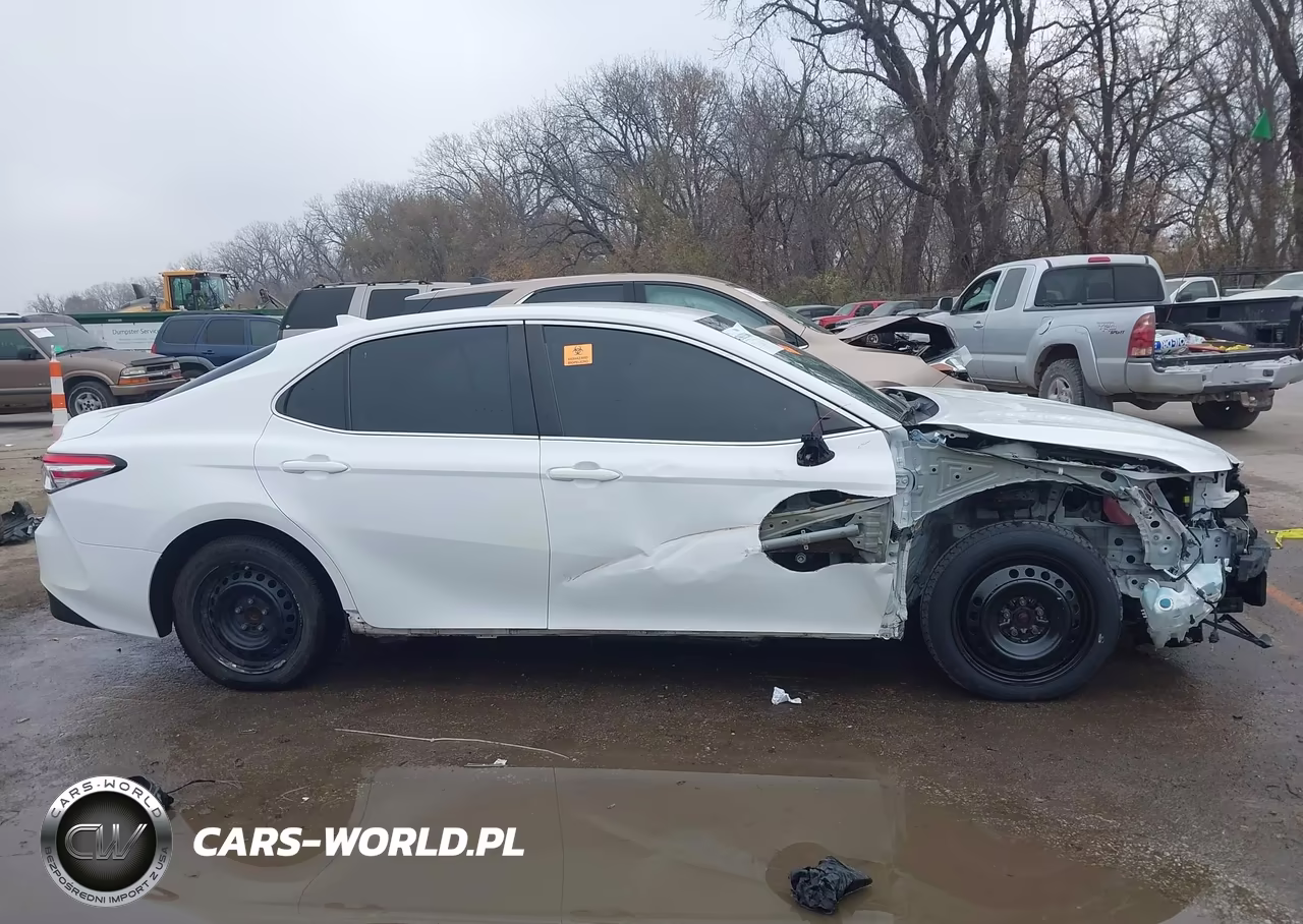 2020 Toyota Camry Le Hybrid VIN:4T1C31AK0LU533761 - 14