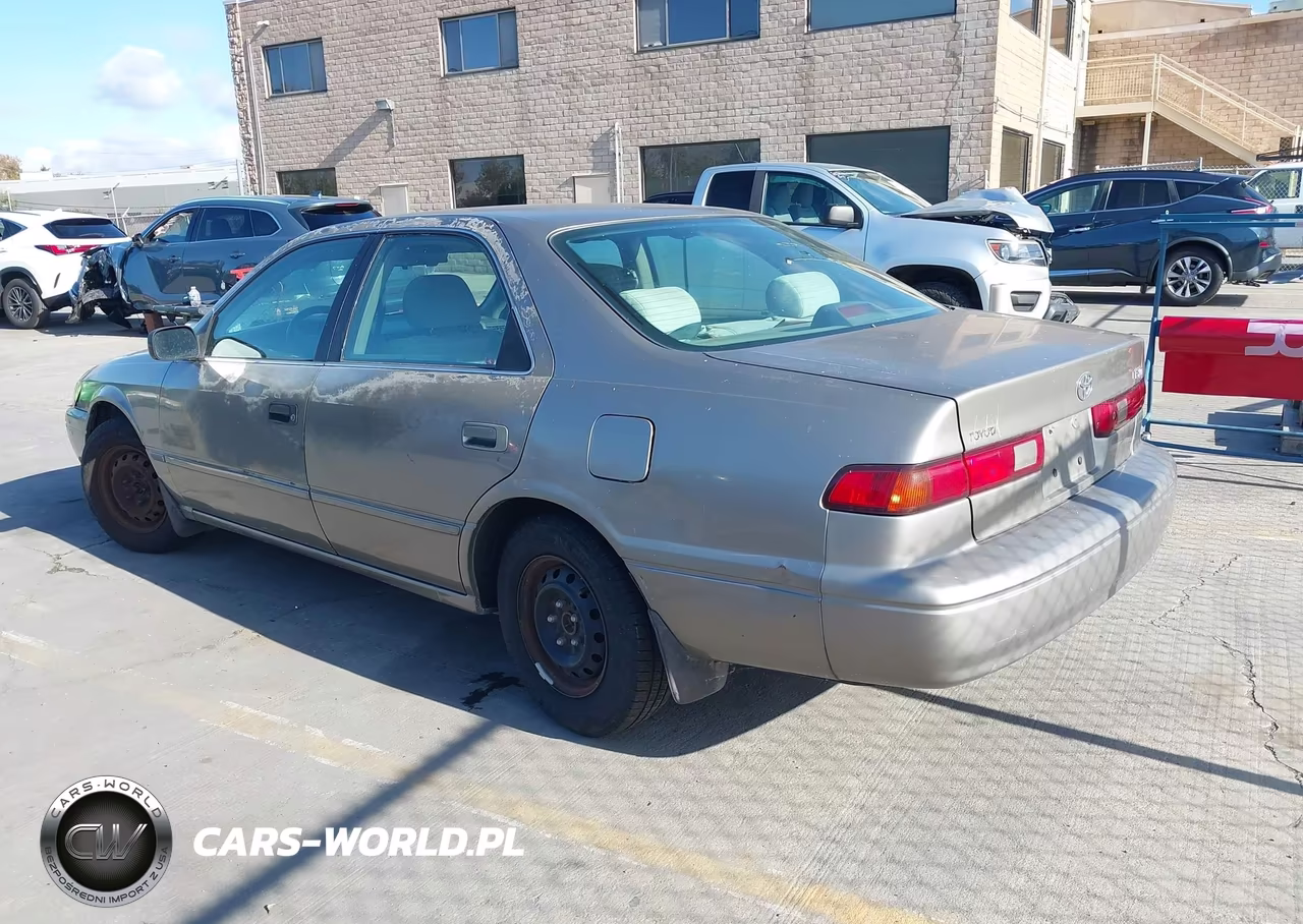 1999 Toyota Camry Le VIN:4T1BG28K0XU520753 - 3