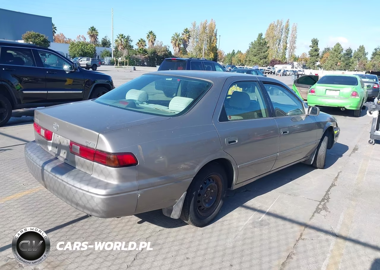1999 Toyota Camry Le VIN:4T1BG28K0XU520753 - 4