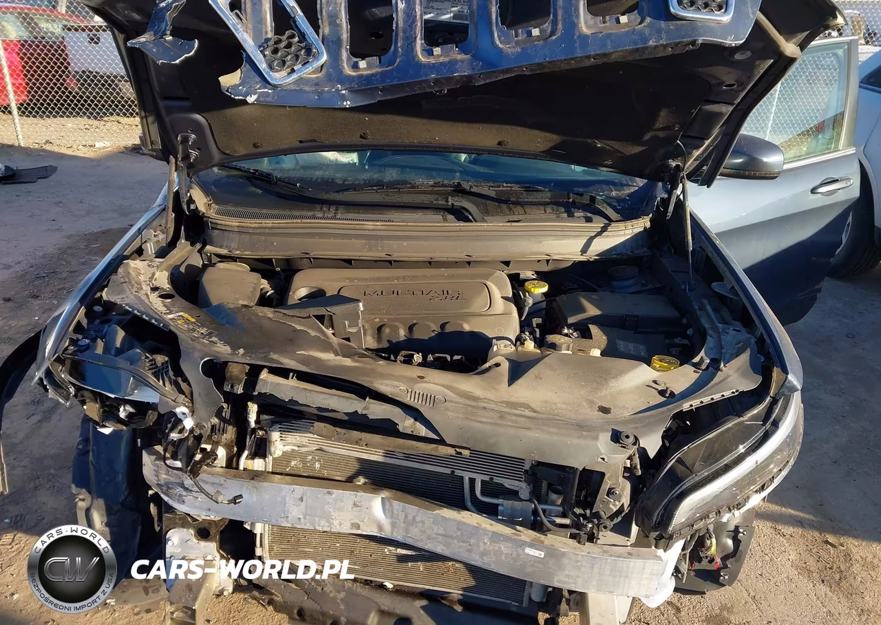 2020 Jeep Cherokee Latitude Plus 4X4 VIN:1C4PJMLB9LD526298 - 10