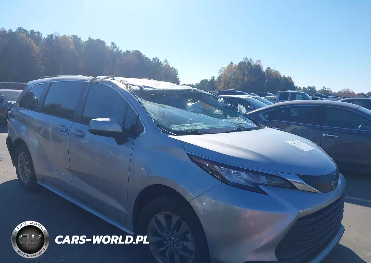2022 Toyota Sienna Le