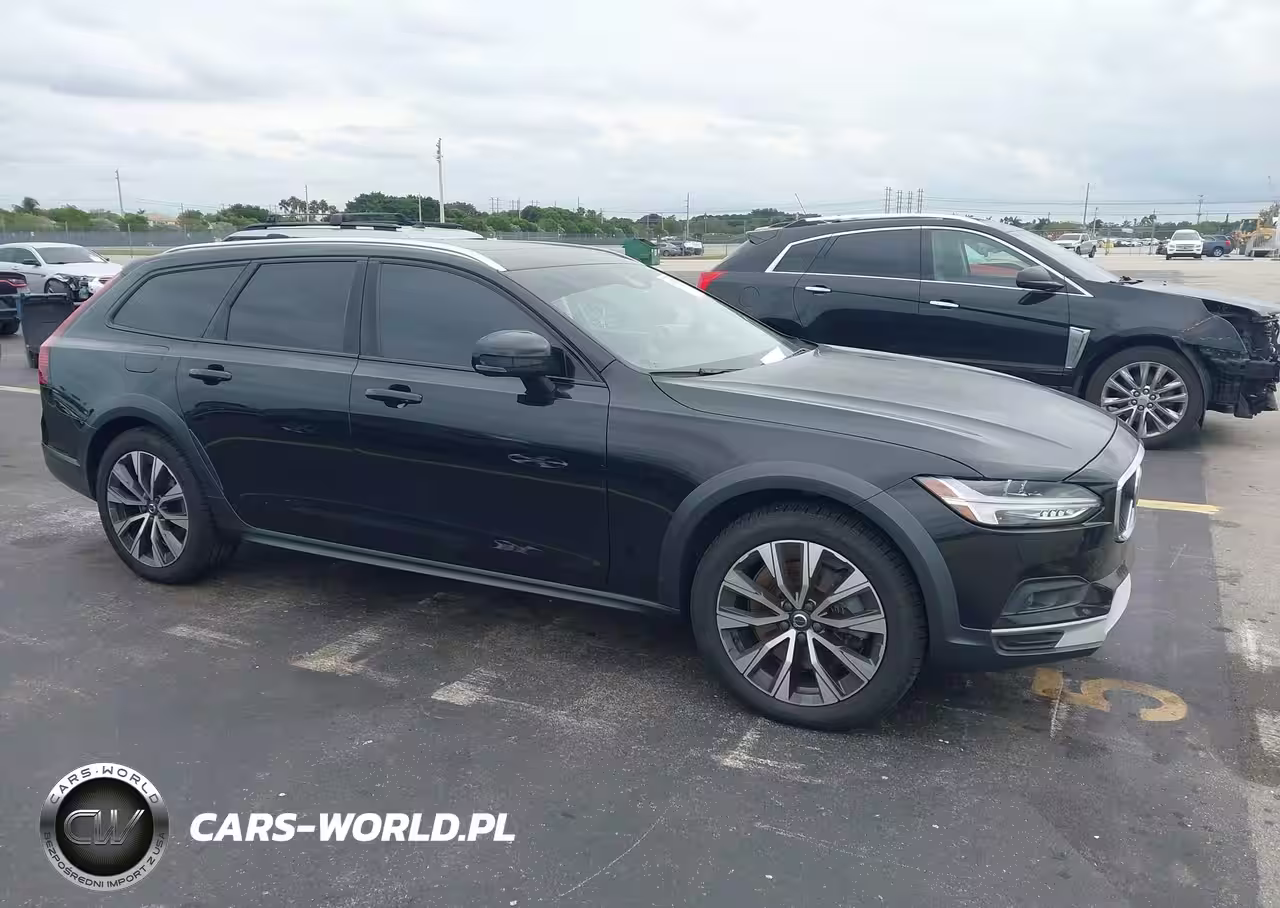 2021 Volvo V90 Cross Country T6