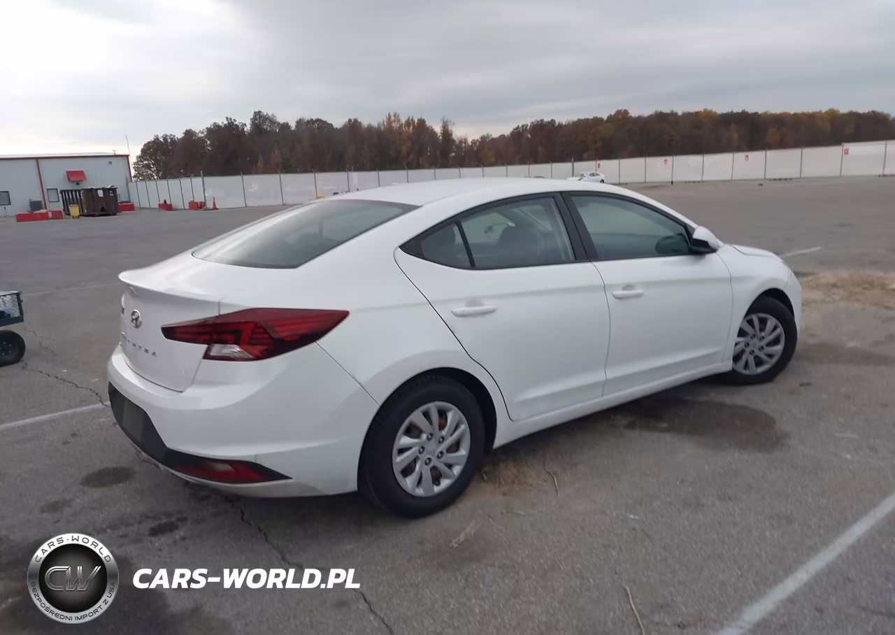 2019 Hyundai Elantra Se VIN:5NPD74LF2KH418828 - 4