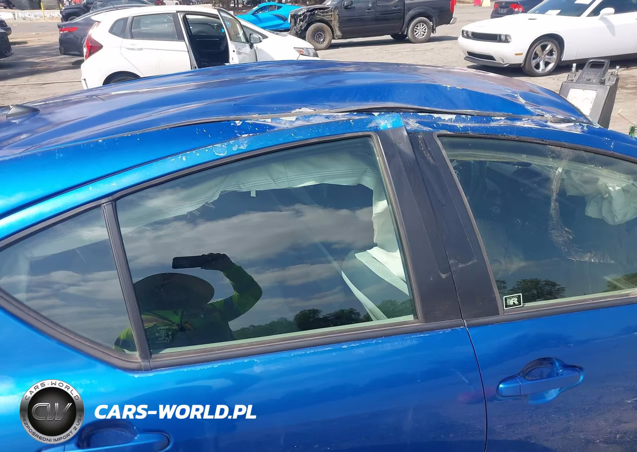 2014 Toyota Prius C One VIN:JTDKDTB36E1561620 - 12