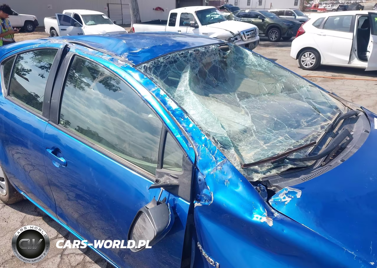 2014 Toyota Prius C One VIN:JTDKDTB36E1561620 - 13