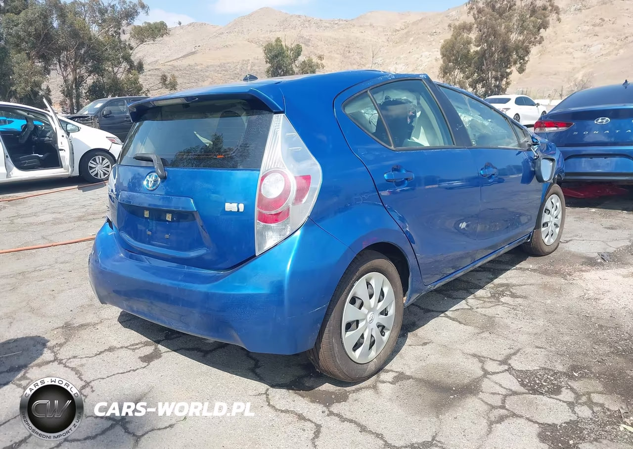 2014 Toyota Prius C One VIN:JTDKDTB36E1561620 - 4