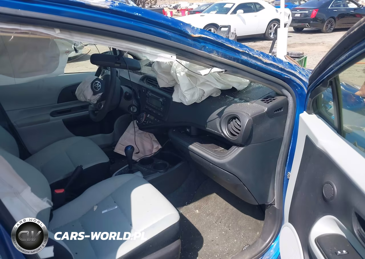 2014 Toyota Prius C One VIN:JTDKDTB36E1561620 - 5