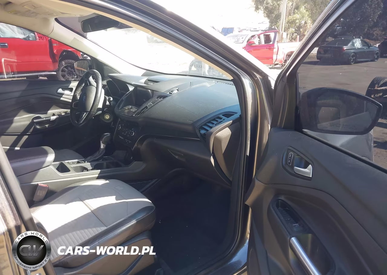 2017 Ford Escape Se VIN:1FMCU0G98HUE24063 - 5