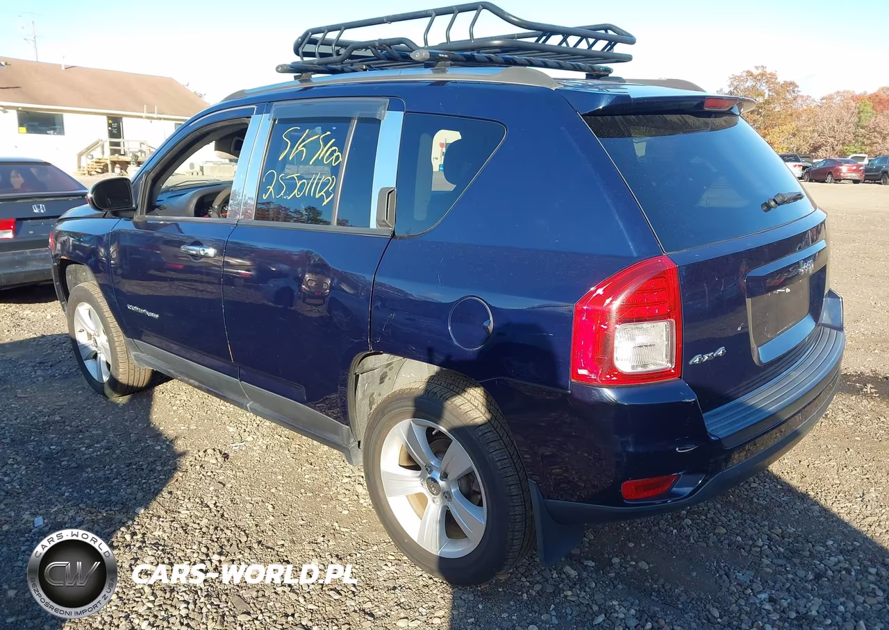 2012 Jeep Compass Latitude VIN:1C4NJDEB7CD577528 - 3