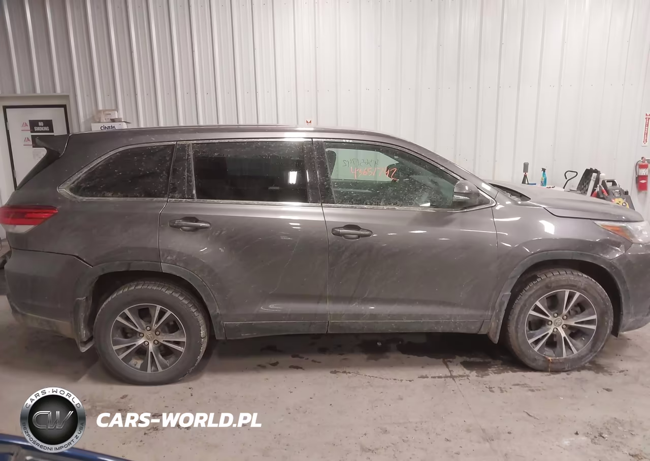 2019 Toyota Highlander Le VIN:5TDBZRFH8KS966175 - 13