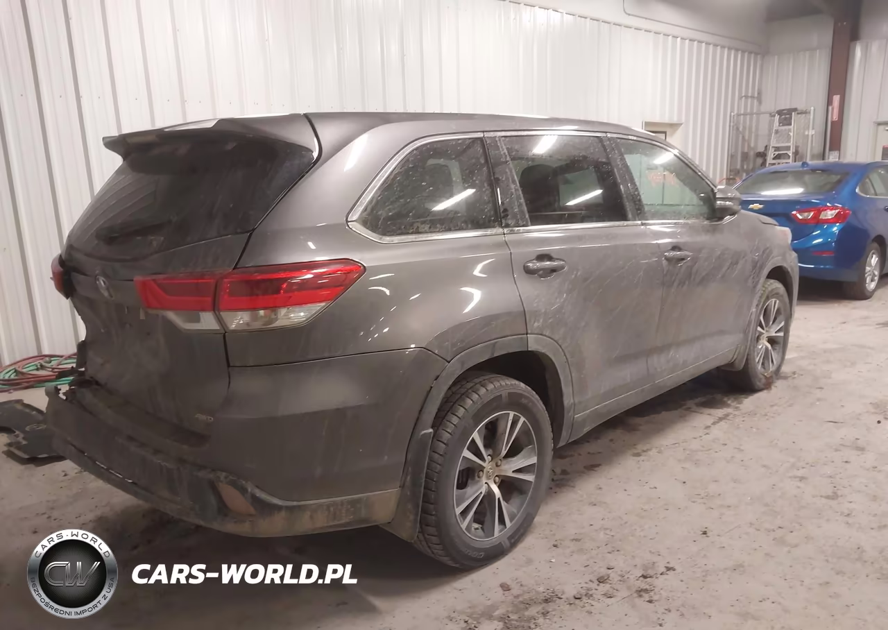 2019 Toyota Highlander Le VIN:5TDBZRFH8KS966175 - 4