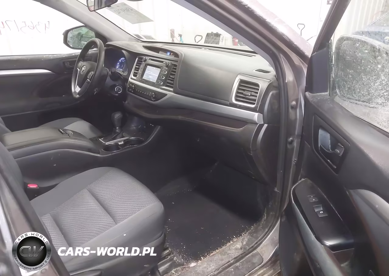 2019 Toyota Highlander Le VIN:5TDBZRFH8KS966175 - 5