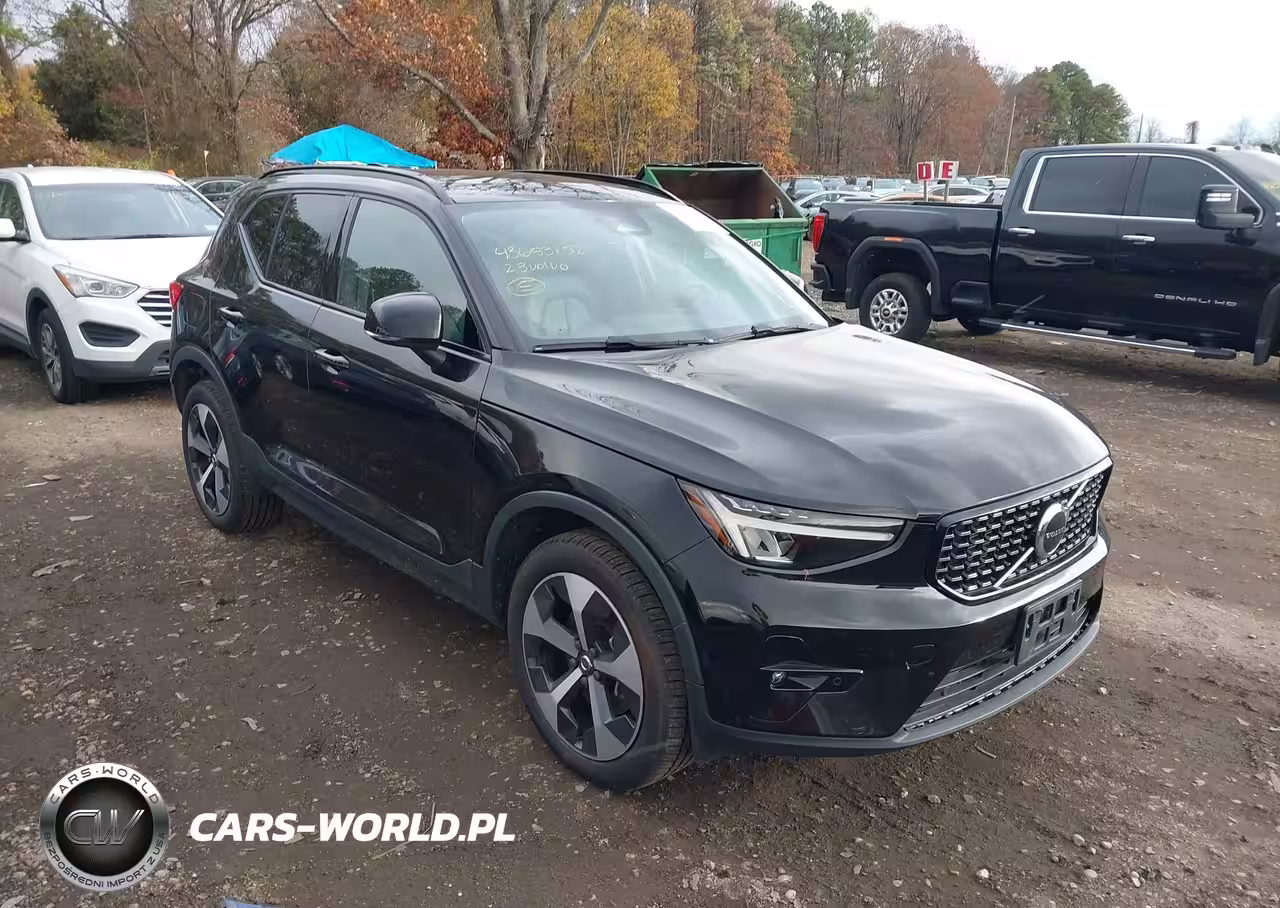 2023 Volvo Xc40 B5 Plus Dark Theme