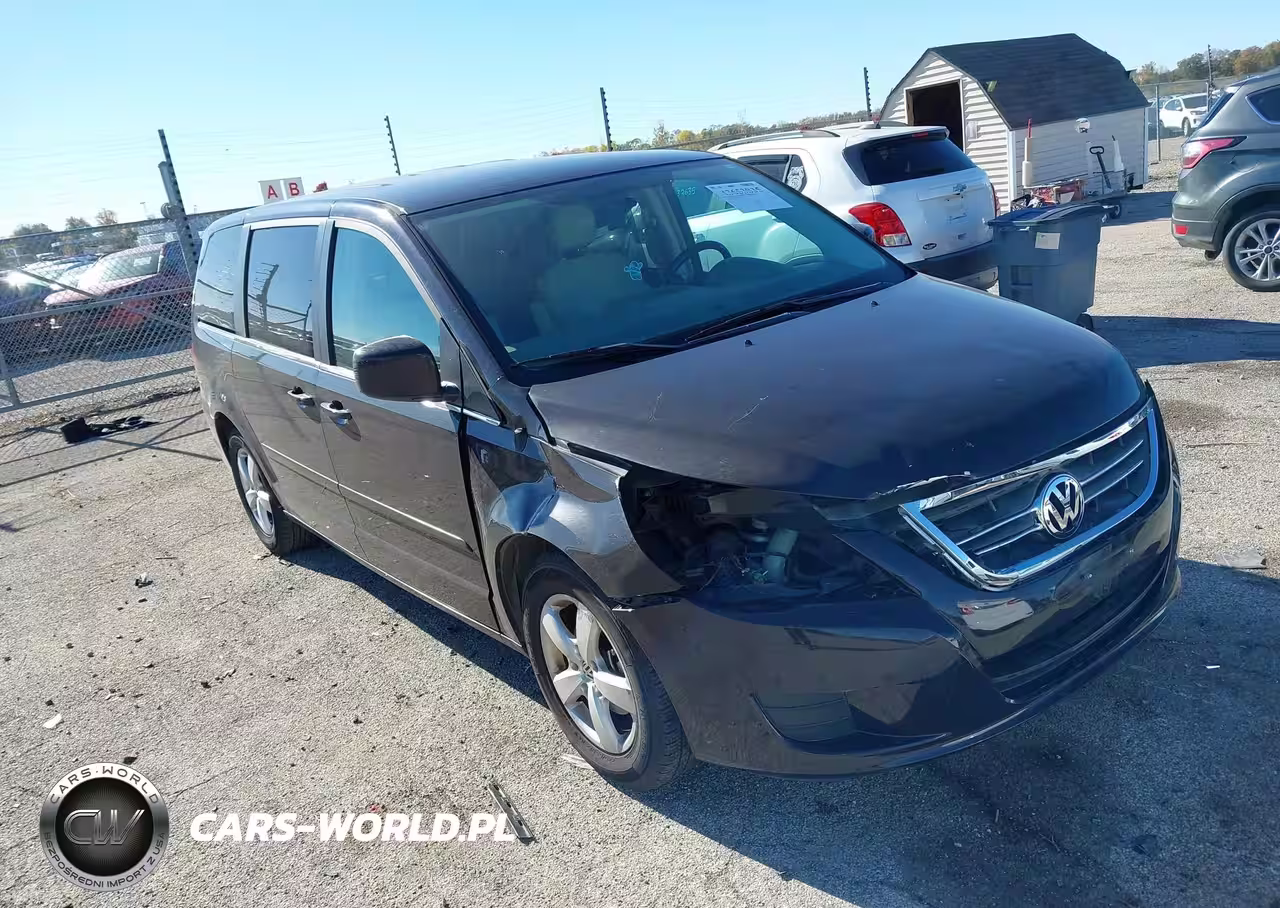 2010 Volkswagen Routan Se