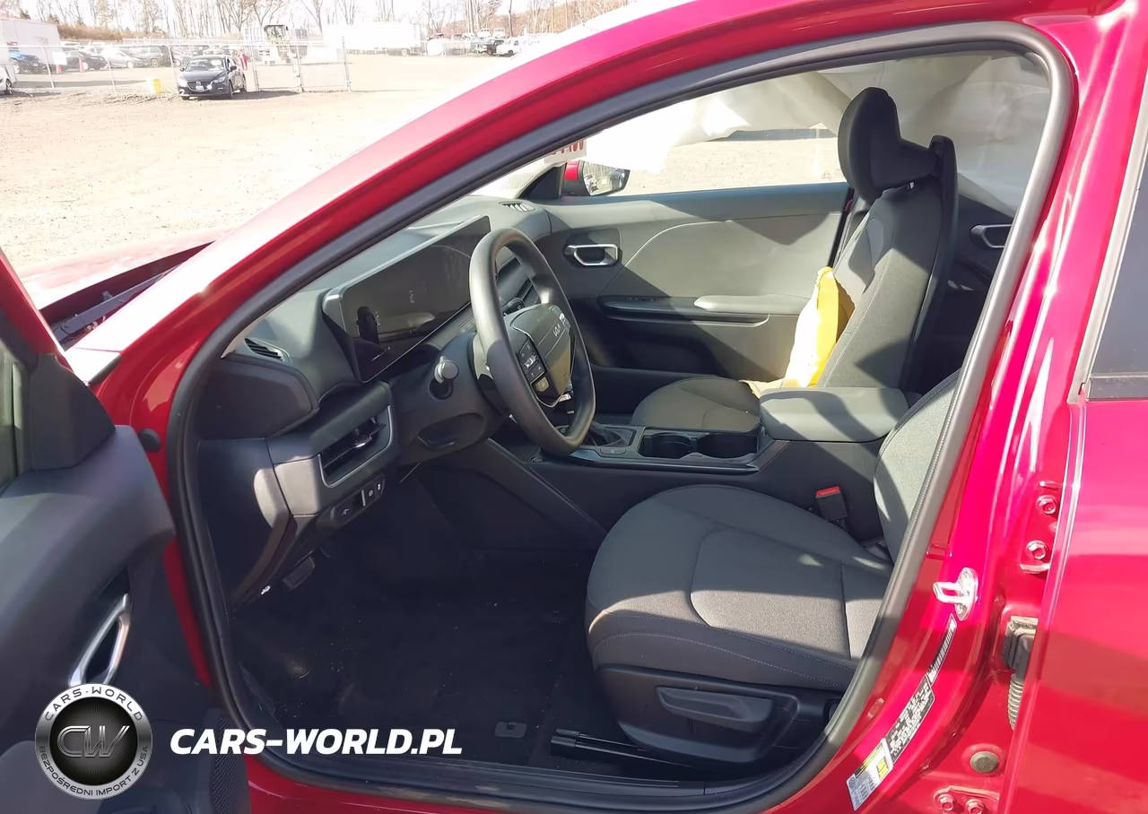 2025 Kia K4 Lxs VIN:3KPFT4DE1SE019973 - 5