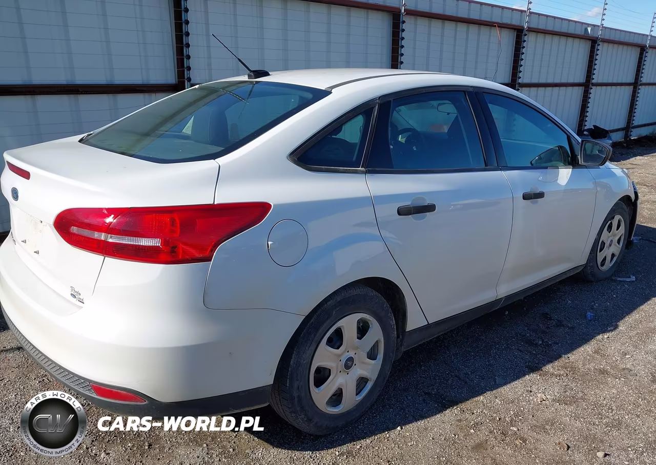 2018 Ford Focus S VIN:1FADP3E28JL277767 - 4