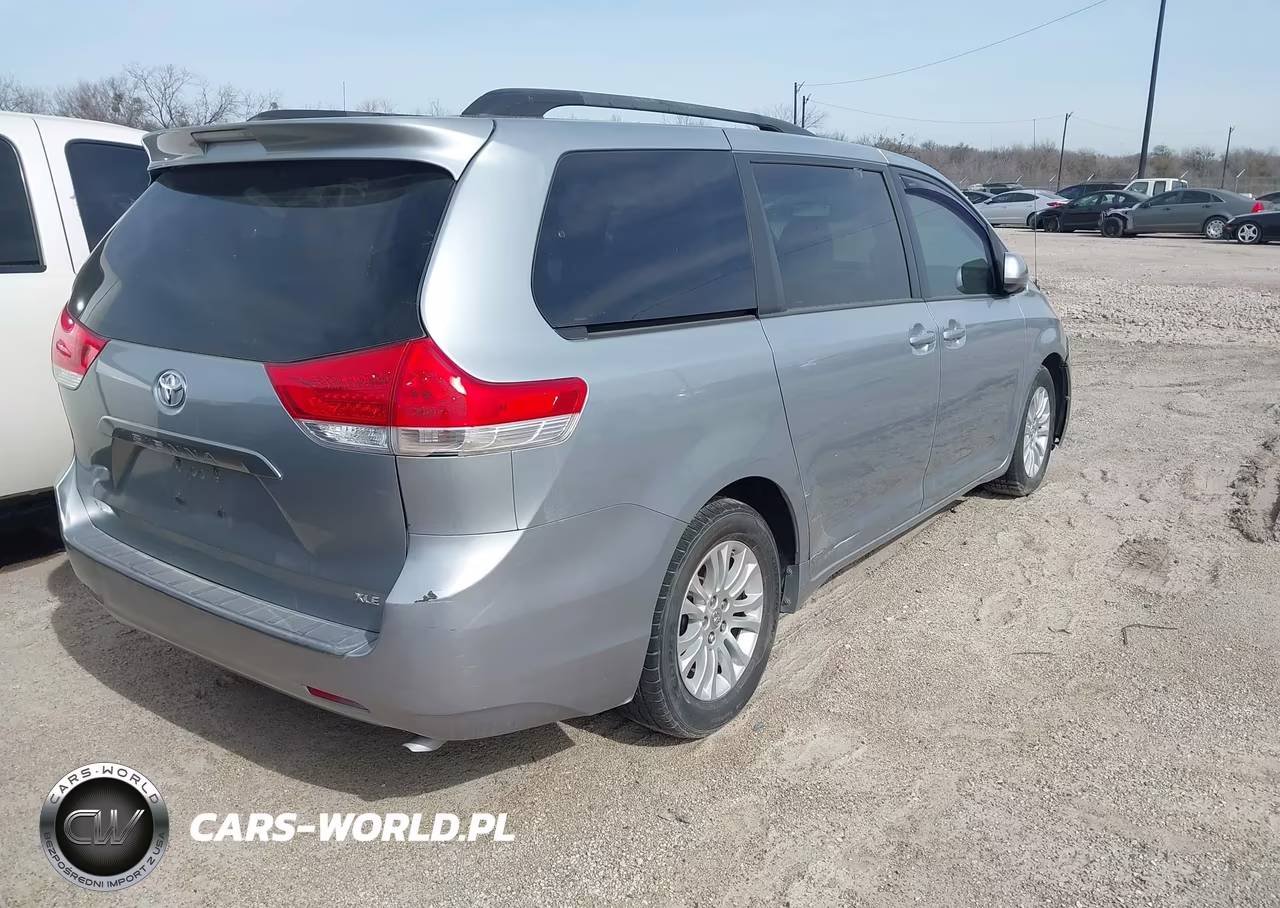 2014 Toyota Sienna Xle V6 8 Passenger VIN:5TDYK3DC4ES437877 - 4