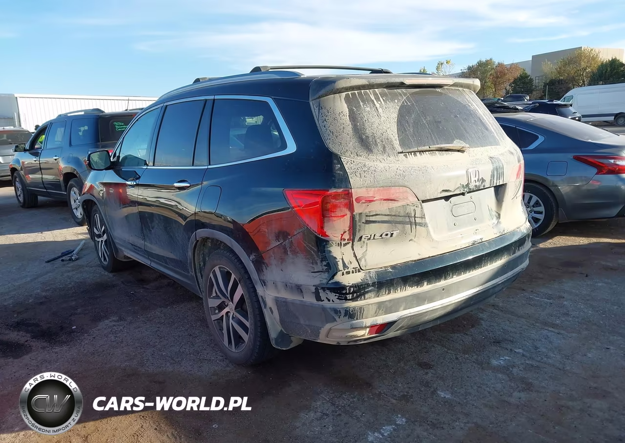 2017 Honda Pilot Touring VIN:5FNYF5H99HB034243 - 3