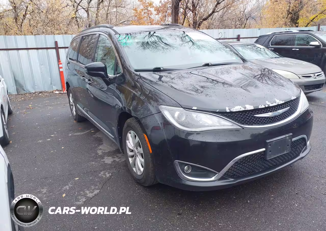 2017 Chrysler Pacifica Touring-L